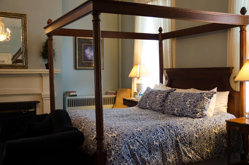 Bourbon Manor Bed & Breakfast Inn Bardstown Room photo